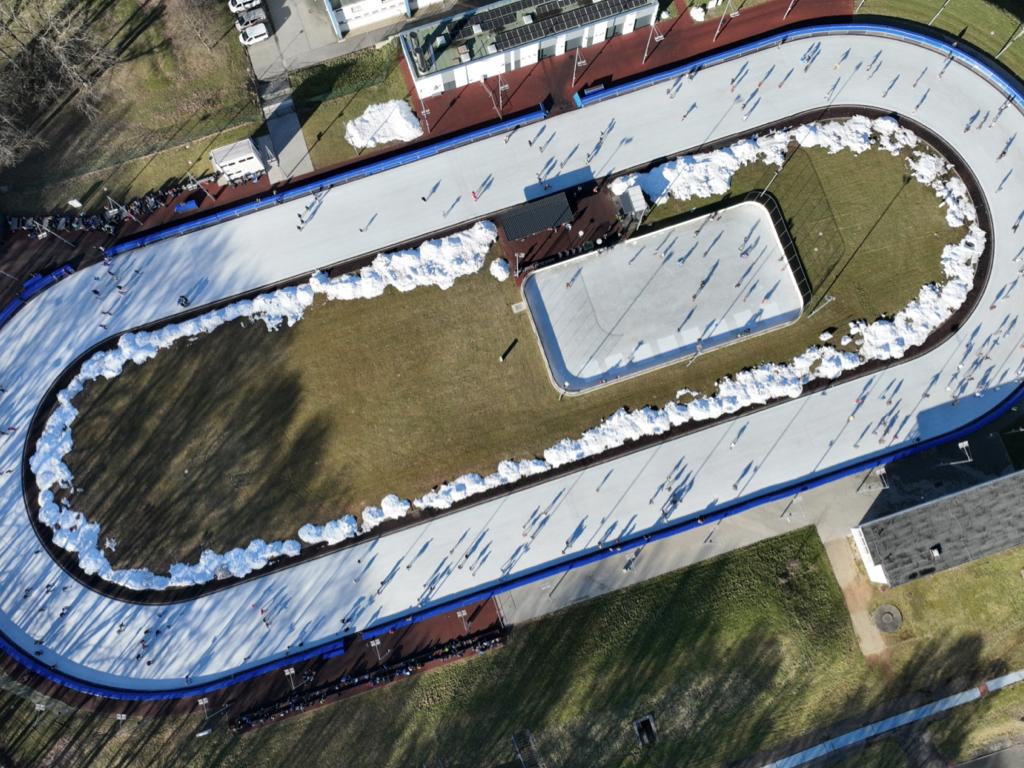 Jutta-Müller-Eisbahn in Chemnitz. Luftaufnahme außen.